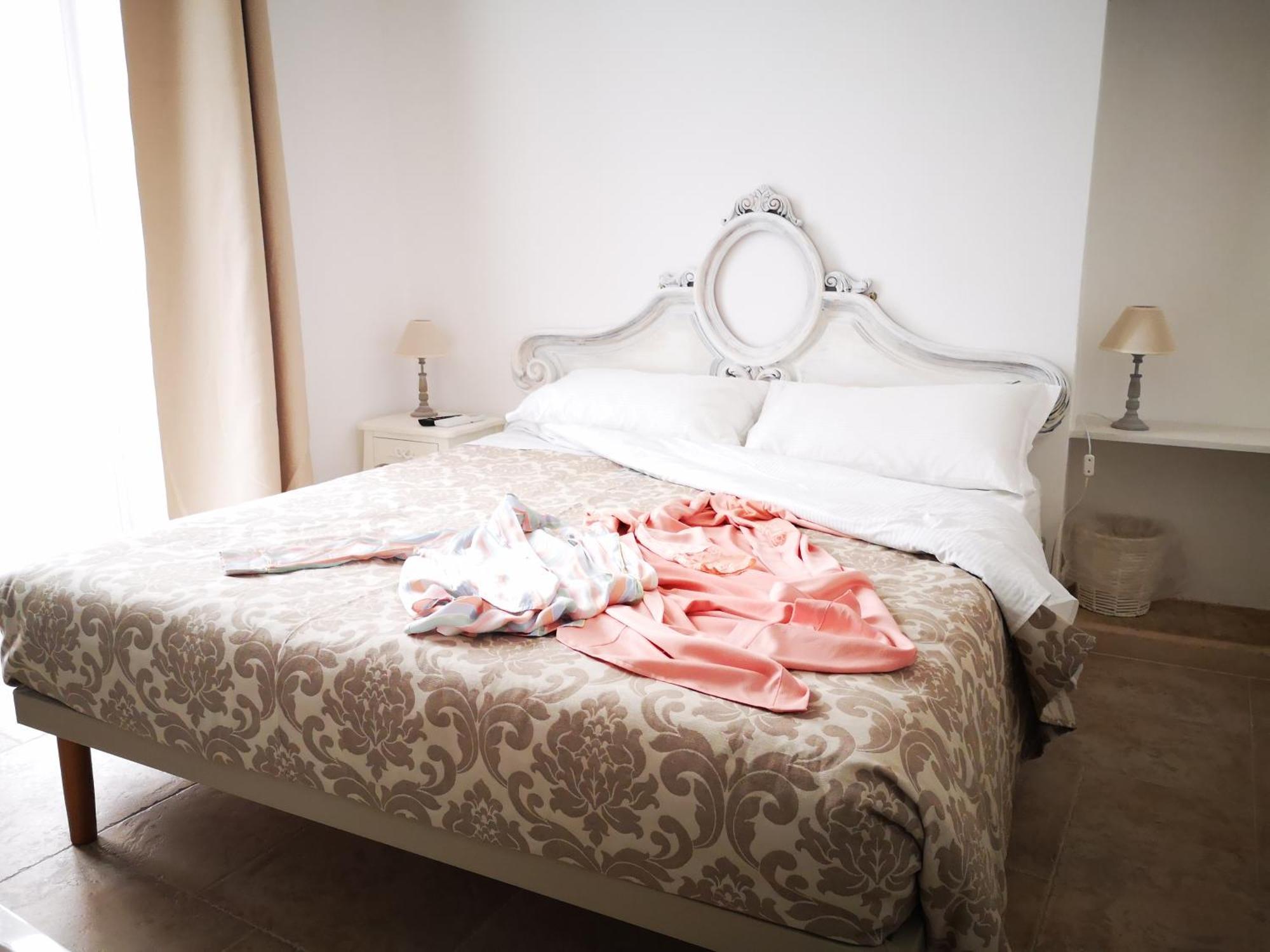 Corte Pietrantica - Charming Rooms & Suites ジョヴィナッツォ 部屋 写真